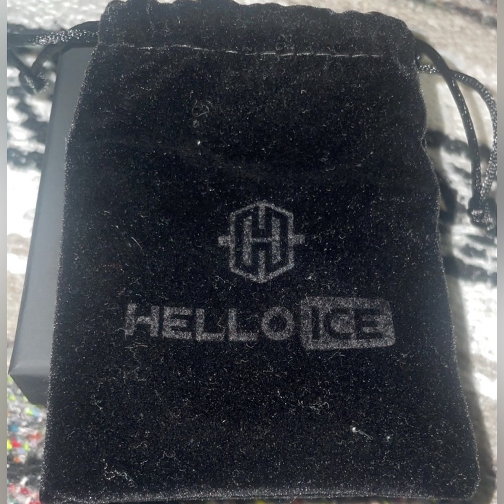 New Sold Out Rare Unisex Gold Plated 18K Virgin Mary Guadalupe With Chain . - Picture 9 of 17